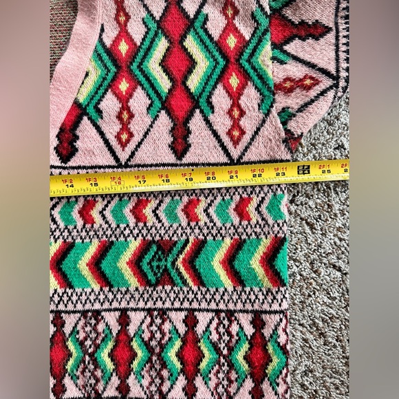 Colorful Geometric Patterned Sweater - Picture 4 of 6